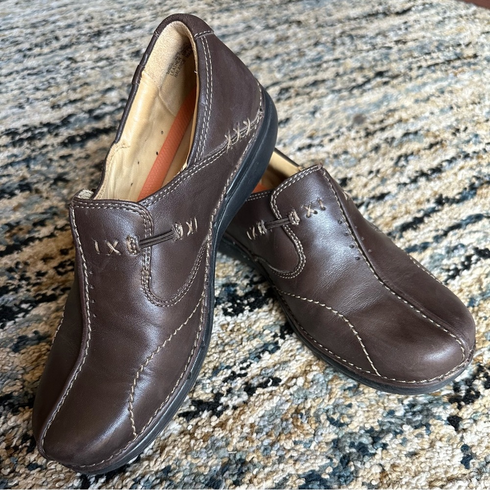 Clarks Unstructured Un Loop Brown Loafers - image 1